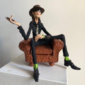 Udo im Ledersessel, schwarzes Hemd